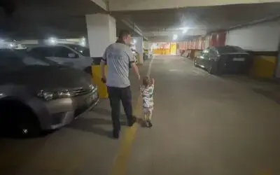 2 yaşındaki çocuğu otoparkta unuttular
