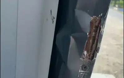 Şehir magandaları iş başında: Sahildeki tuvaletlere zarar verildi
