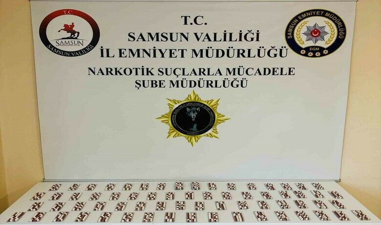 Samsun polisi uyuşturucu satıcılarınave kaçakçılara göz açtırmadı - Samsun polisi yaptığı çalışmalarda 31 bin adet gümrük kaçağı makaron, kaçak 120 adet elektronik sigara, 176 adet sentetik ecza ve hırsızlık olayından 24 bin TL’ye yakın para ele geçirdi.