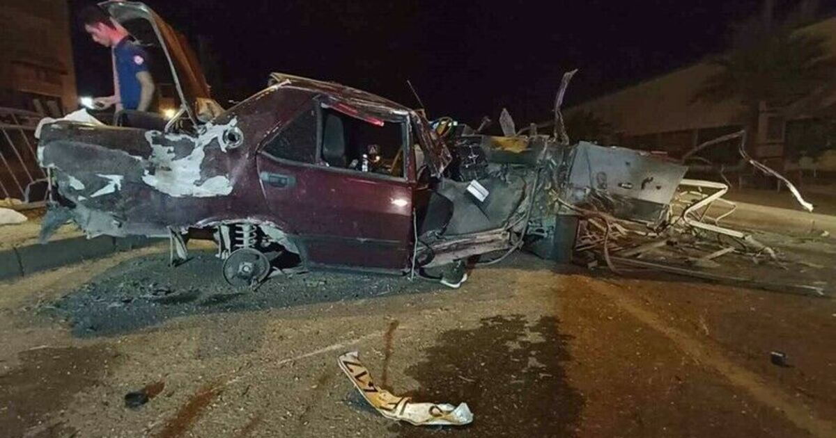 Otomobil bariyerlere çarptı: 1 ölü, 2 yaralı