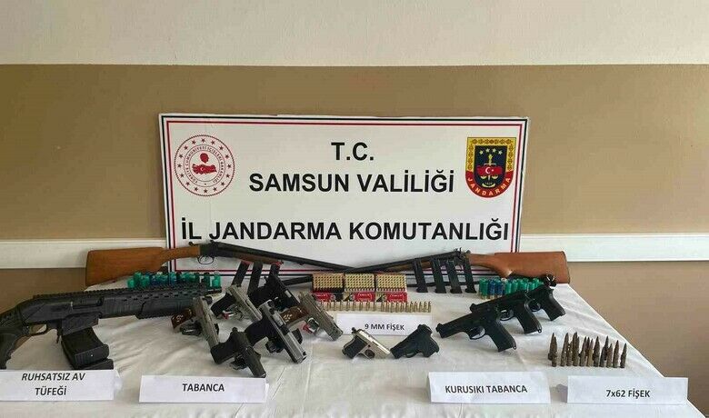Jandarma silah operasyonu: 9 gözaltı
 - Samsun’da jandarma ekipleri tarafından düzenlenen silah operasyonunda 9 kişi gözaltına alındı.