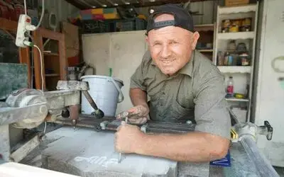 Mesleğini duyan ondan kaçıyor
