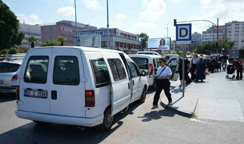 Samsun’da şoförlerin zam talebi UKOME’de - Samsun Şoförler ve Otomobilciler Odası, yüzde 40-50 oranındaki zam taleplerini Samsun Büyükşehir Belediyesi Ulaşım Koordinasyon Merkezine (UKOME) iletti. UKOME zam talebini gelecek hafta görüşecek.