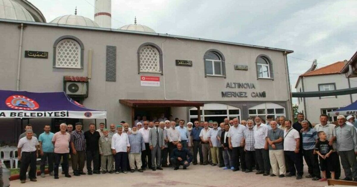 Restore edilen cami dualarla ibadete açıldı
