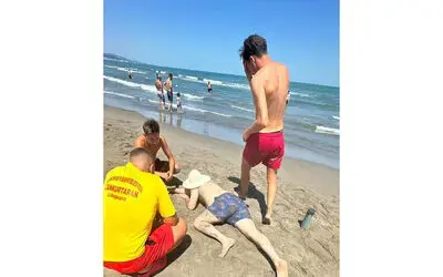 Samsun’da denize giren 3 kişi boğulma tehlikesi geçirdi
