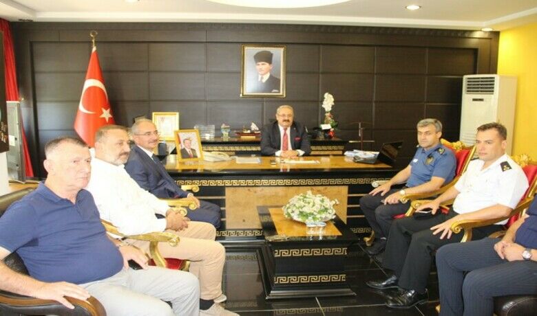 Kaymakam Sağlam göreve başladı
 - Son kararname ile Samsun Çarşamba İlçe Kaymakamlığı’na atanan Mehmet Kamil Sağlam, "İnsanı yaşat ki, devlet yaşasın’ görev anlayışı ile hareket edeceğiz" dedi.