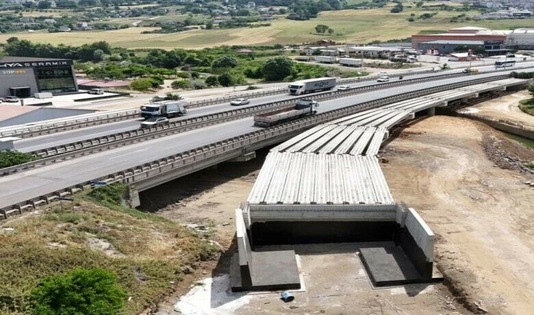 Yeşilkent Kavşağı veŞehir Hastanesi yolu çalışmaları - Anadolu’nun Karadeniz Bölgesi’ne açılan kapısı konumunda olan Yeşilkent Kavşağı’nın ve bin 103 yataklı Samsun Şehir Hastanesi’nin yol yapım çalışmaları devam ediyor.