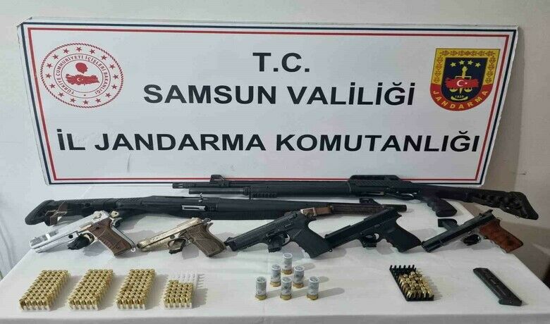 Jandarmadan ’silah ticareti’ operasyonu
 - Samsun’da jandarma tarafından yapılan ’silah ticareti’ operasyonunda ruhsatsız tabanca ve av tüfeği ele geçirildi.