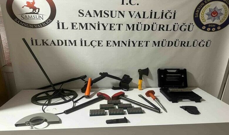 Durdurulan araçtan define aramamalzemesi ve mermi ele geçirildi - Samsun’da polis tarafından durdurulan bir araçta yapılan aramada define arama malzemesi ve mermi ele geçirildi.
