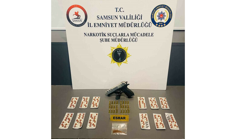 Samsun’da uyuşturucuyla yakalanan5 kişi gözaltına alındı - Samsun’da narkotik polisinin takibi sonucu uyuşturucuyla yakalanan 5 kişi gözaltına alındı.