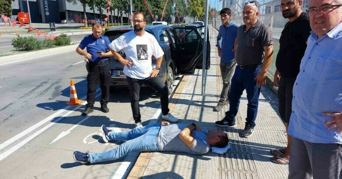 Samsun’da dolmuş ile çarpışan otomobilin sürücüsü hastanelik oldu
