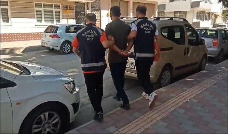 ’Kamuda işe yerleştirme’ vaadiyle dolandırıcılıkyapan 31 yıl hükümlü şahıs yakalandı - Samsun’da polis ekipleri, ’kamu kurumlarında işe yerleştirme ve adliyede dosya takibi yapma’ vaatleri ile insanların kandıran ve 31 yıl 9 ay kesinleşmiş hapis cezasıyla aranan hükümlüyü yakaladı.