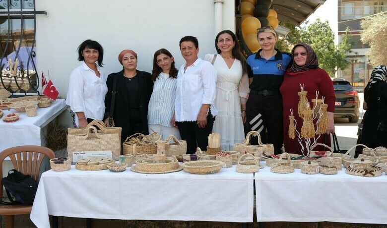 ADEM yıl sonu sergisi açıldı - Samsun’un Bafra ilçesinde, Aile Destek Merkezi (ADEM) Projesi kursiyerlerinin el emeği ürünlerinden oluşan dönem sonu sergisi açıldı.