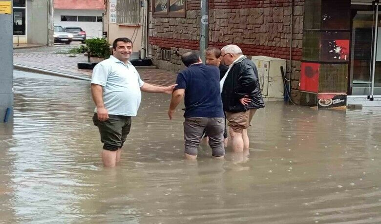 Samsun’da sağanak: Bafra sular altında
 - Samsun’da etkili olan sağanak yağış sonucu Bafra ilçesinde cadde ve sokaklar göle döndü, iş yerleri ve evleri su bastı.