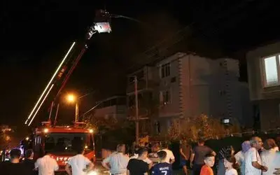 Çatı yangını büyümeden söndürüldü

