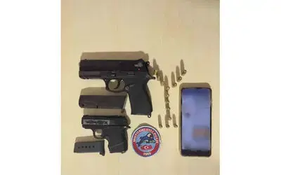 Polisten kaçan araçta 2 ruhsatsız tabanca ele geçirildi
