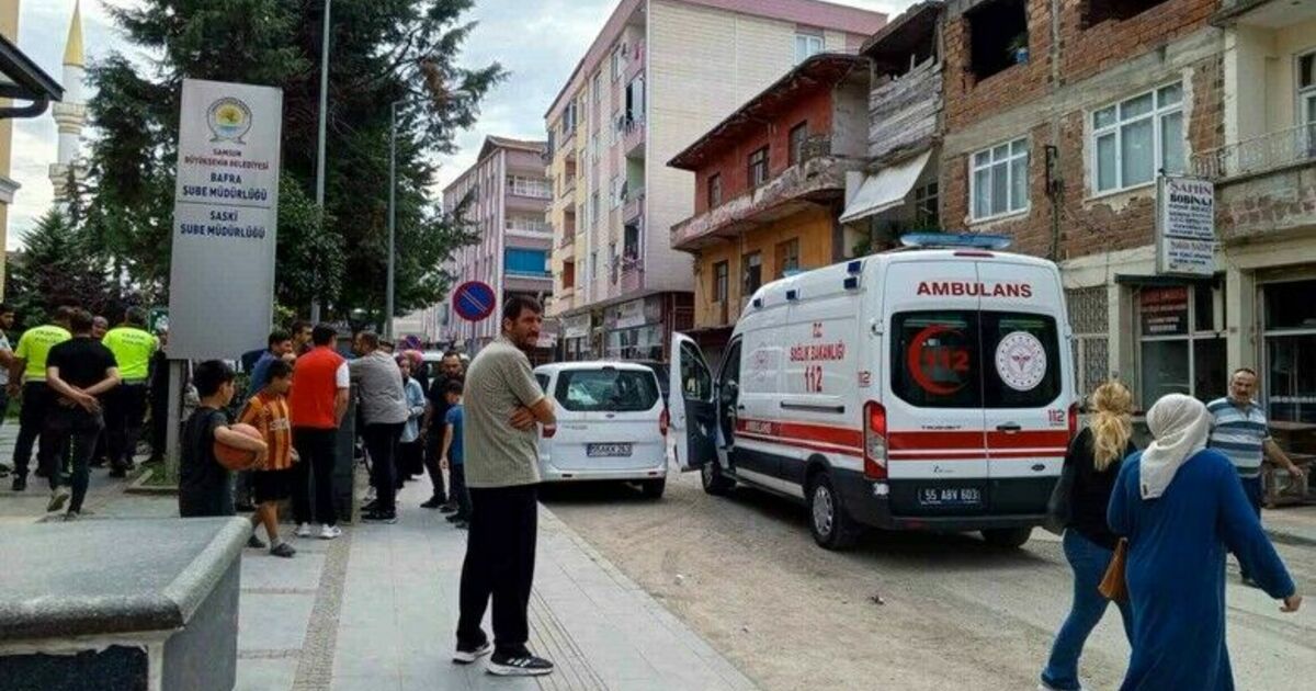 Elektrikli bisikletle 2 otomobile çarpan çocuk yaralandı