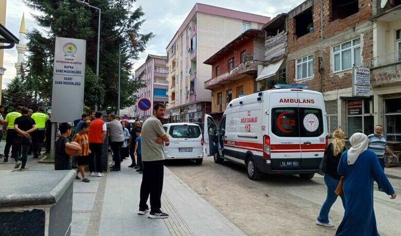 Elektrikli bisikletle 2otomobile çarpan çocuk yaralandı - Samsun’un Bafra ilçesinde 14 yaşındaki kız çocuğu, elektrikli bisikletle park halindeki otomobillere çarptığı kazada yaralandı.
