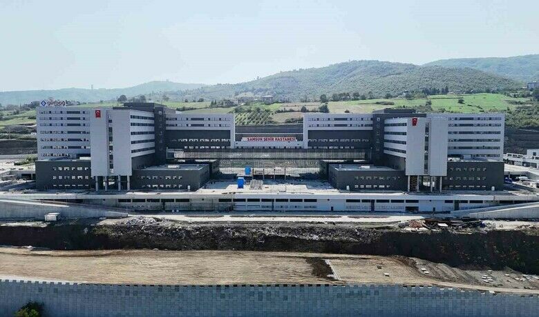 Sağlıkta bölgenin amiral gemisi olacak: Samsun Şehir Hastanesi’nintamamlanan birçok alanı hizmet vermeye hazır hale geldi - Samsun’un en büyük sağlık yatırımı olan Şehir Hastanesiyle ilgili Samsun İl Sağlık Müdürü Uzm. Dr. Mustafa Uras, "Samsun Şehir Hastanesi’nin poliklinik, servis alanı, yoğun bakım alanı gibi birçok alan hizmet vermeye hazır hale geldi. Biz de gerekli tıbbi planlamaları, mefruşat planlamalarını yapıyoruz" dedi.