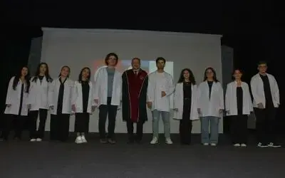 Yeni tıbbiyeliler önlüklerini giydi
