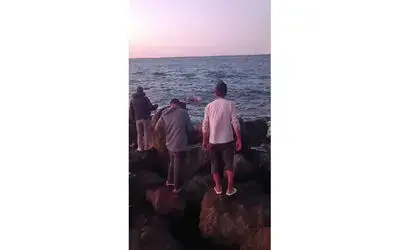 Boğulmak üzere olan bir vatandaşı balıkçı teknesi kurtardı