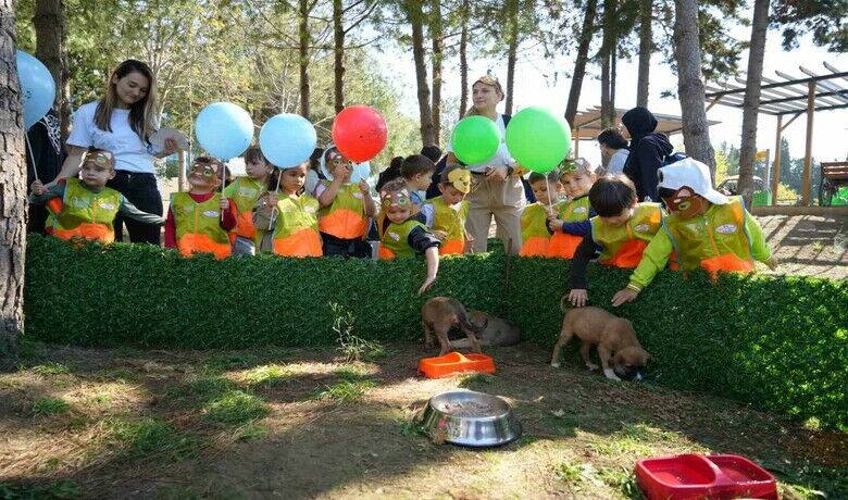 ’Pati Şenliği’nde can dostlar ilgi odağı oldu - Samsun Büyükşehir Belediyesi, 4 Ekim Dünya Hayvanları Koruma Günü’nde "Pati Şenliği" düzenledi. Şenlikte minik kedi ve köpekler, öğrencilerin ilgi odağı oldu.