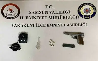 Polisin uygulamasında silah ve radar tespit cihazı ele geçti
