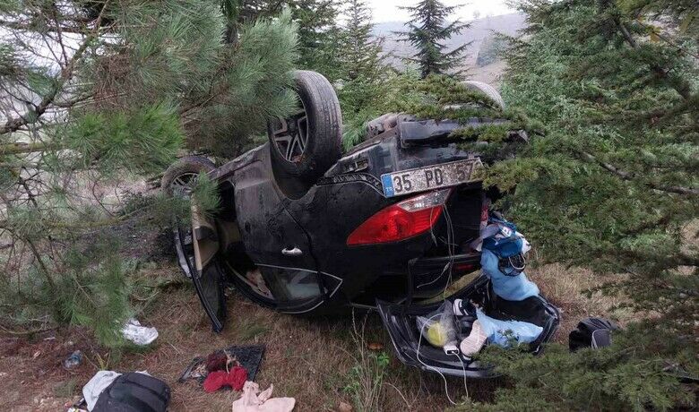 Cenazeye giden otomobil takla attı: 3 yaralı
 - Sakarya’dan Rize’ye yakınlarının cenazesine giden otomobilin Samsun’da yoldan çıkarak takla attığı kazada 3 kişi yaralandı.