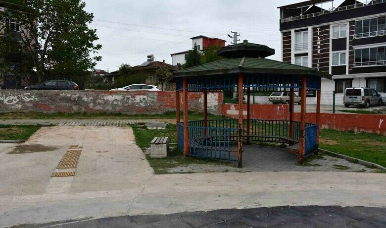 Ayrıldığı dini nikahlı eşini konuşmakiçin çağırdığı parkta bıçaklayarak öldürdü - Samsun’un Vezirköprü ilçesinde bir kişi ayrıldığı ve uzaklaştırma kararı bulunan dini nikahlı eşini konuşmak için çağırdığı parkta bıçaklayarak öldürdü.