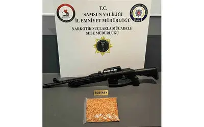 Samsun’da 3 bin 300 adet extacy uyuşturucuyla yakalanan 2 kişi gözaltına alındı
