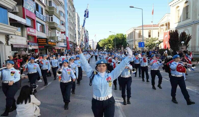 Samsun’da ’Cumhuriyet’ yürüyüşü
 - Cumhuriyet Bayramı’nın 101’inci yıl dönümü kutlamaları, Samsun’da düzenlenen tören ve yürüyüş ile başladı.