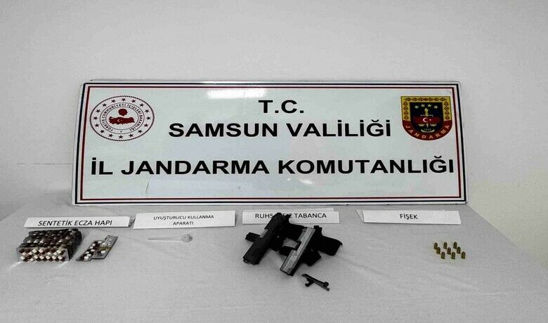 Jandarma ekiplerince silahve uyuşturucu ele geçirildi - Samsun’da jandarma ekipleri tarafından düzenlenen operasyonda silah ve uyuşturucu  ele geçirildi.