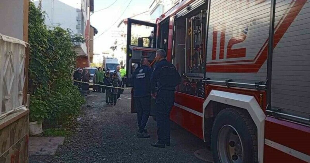 Bafra’da yangın: 3 katlı binanın giriş katı kullanılamaz hale geldi