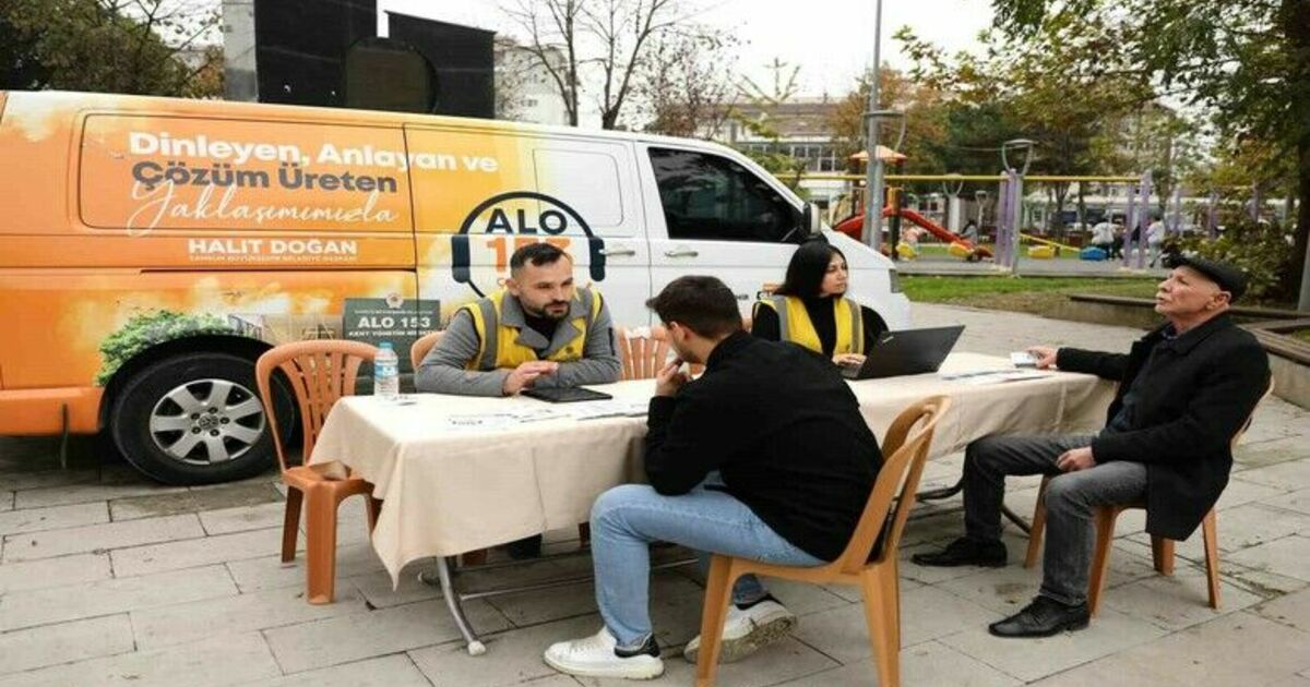 Büyükşehir Bafra’da vatandaşın sesine kulak veriyor