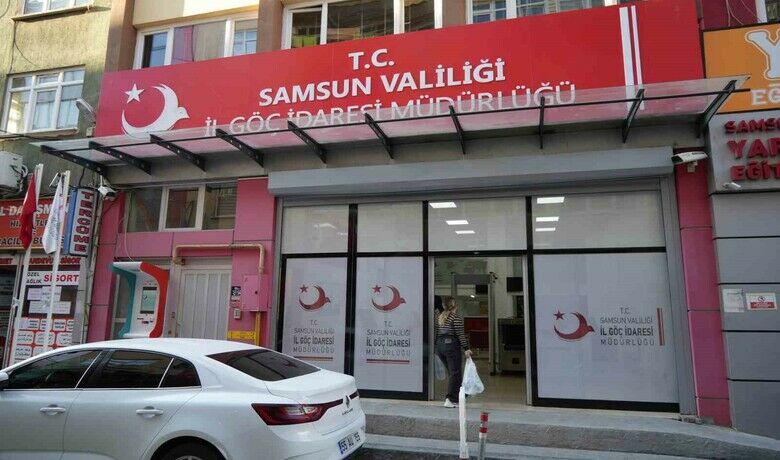 Samsun Göç İdaresi’nde ’sahtekimlik’ iddiaları: 1 kişi tutuklandı - Samsun Valiliği, İl Göç İdaresi Müdürlüğü’ndeki ’sahte kimlik’ iddialarıyla ilgili 1 kişinin tutuklandığını, idari soruşturma başlatıldığını ve olayın tüm yönleriyle araştırıldığını açıkladı.