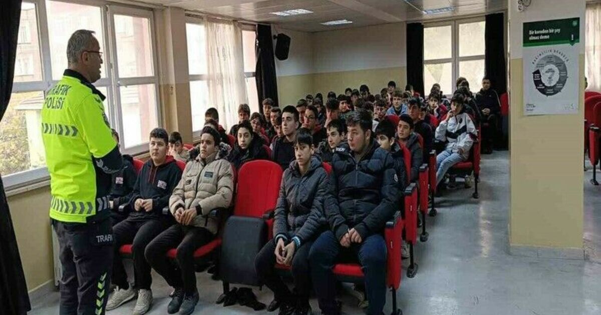 Bafra’da öğrencilere trafik güvenliği eğitimi