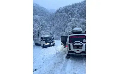 Yolda mahsur kalan 4 kişiyi UMKE kurtardı
