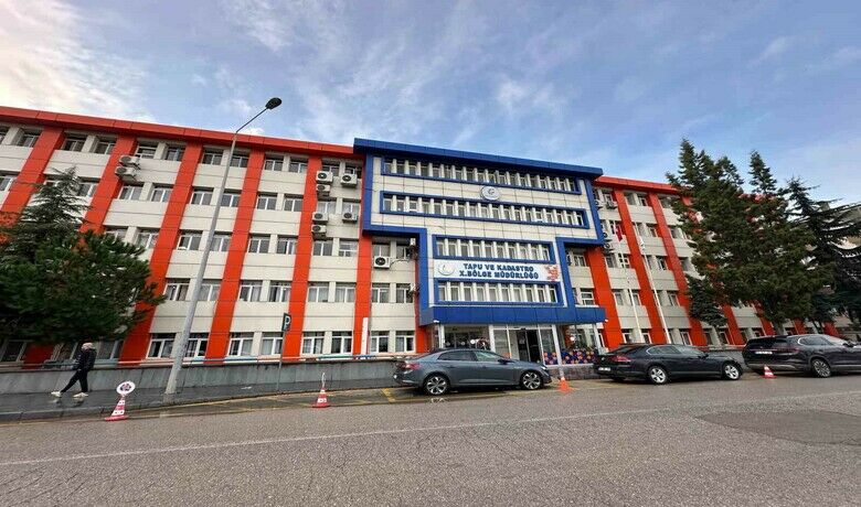Tapu müdürlüklerinde ’eskikimlik’ devri sona eriyor - Tapu işlemlerinin daha güvenli şekilde yapılması amacıyla, tapu müdürlüklerinde 1 Ocak 2025 tarihinden itibaren eski tip nüfus cüzdanları ile işlem yapılamayacak.