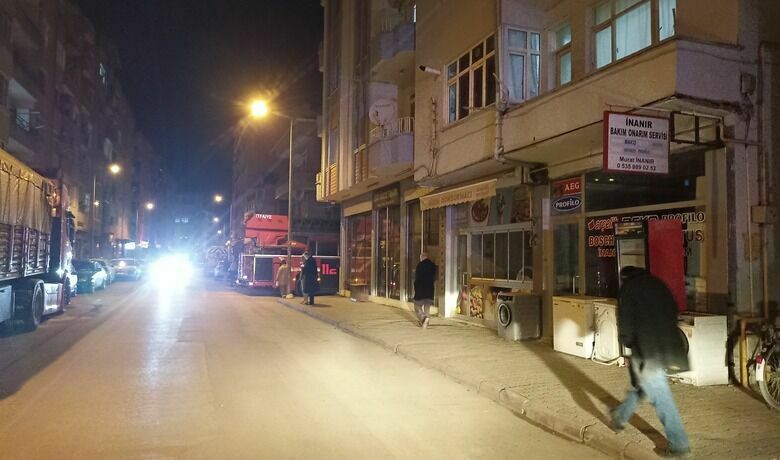 İntihara Teşebbüs Eden Şahıs İkna Edildi - Samsun'un Bafra ilçesinde bir kişi intihara teşebbüs etti, ekipler tarafından ikna edilerek kurtarıldı.