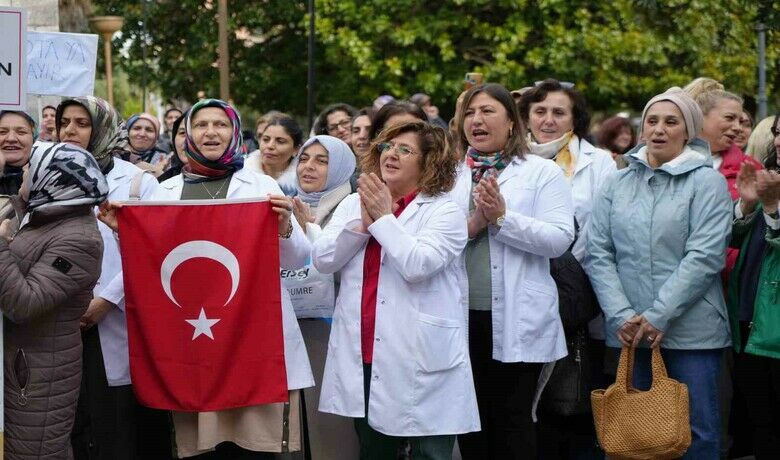 Usta öğreticilerin talepleri - SAMSUN (İHA) – Samsun’da bir grup usta öğretici, mevzuatta görev tanımının yapılması, özlük hakları, sözleşmeli ve kadrolu statüye geçirilmeleri için basın açıklaması yaptı.