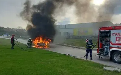 Samsun’da kız istemeden dönen ailenin aracı alev alev yandı
