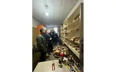 Vali Tavlı’dan ahşap oyuncak üreten genç çifte takdir
