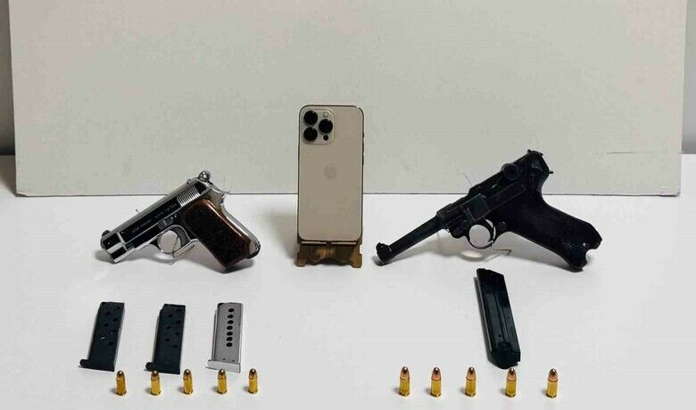 Bafra'da 2 adet ruhsatsızsilahla yakalanan şahıs gözaltına alındı - Samsun’da 2 adet ruhsatsız tabanca ve 10 adet fişekle yakalanan şahıs, polis tarafından gözaltına alındı.