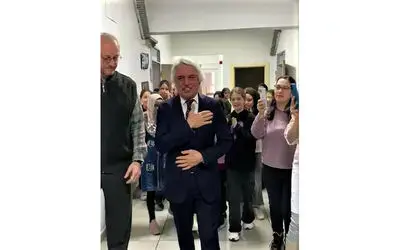 Emekliye ayrılan öğretmene duygulandıran sürpriz
