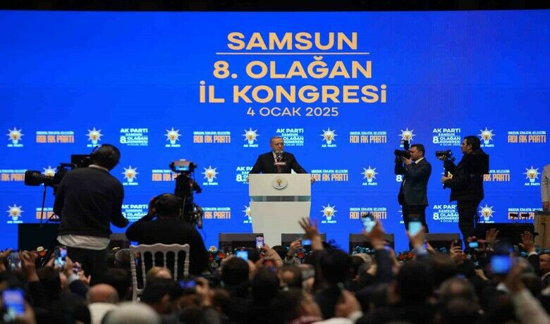 Cumhurbaşkanı Erdoğan: "Ya silahlarını gömeceklerya da silahlarıyla toprağa gömülecekler" - Cumhurbaşkanı Recep Tayyip Erdoğan, “Teröristler ya silahları gömecekler ya da silahlarıyla birlikte toprağa gömülecekler. Üçüncü bir yol yok” dedi.