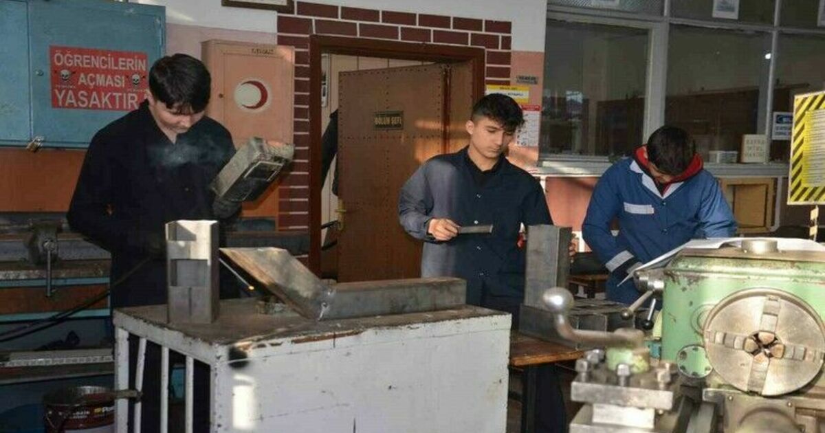 Meslek lisesi öğrencilerinden ‘pelet soba’ üretimi