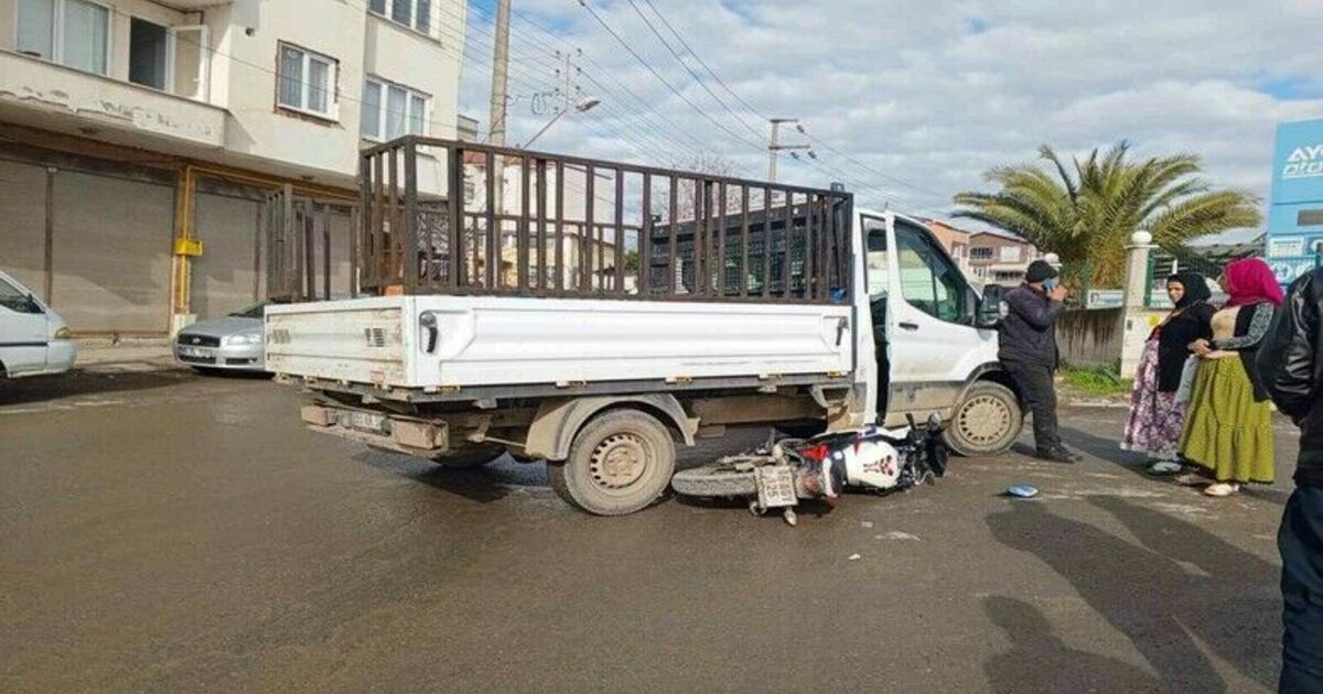 Kamyonete çarpan motosiklet sürücüsü yaralandı
