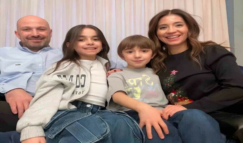 Bolu’daki yangında Samsunlu diş hekimi,eşi ve 2 çocuğuyla can verdi - Bolu Kartalkaya Kayak Merkezi’ndeki otel yangınında Samsunlu Diş Hekimi Erhan Tüzgiray, eşi Yasemen Boncuk Tüzgiray, çocukları Defne ve Demir Tüzgiray’ın hayatını kaybettiği açıklandı.