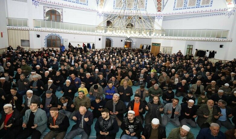 Miraç Kandili’nde vatandaşlar camilere akın etti
 - Samsun’da Miraç Kandili’nde vatandaşlar camilere akın etti.