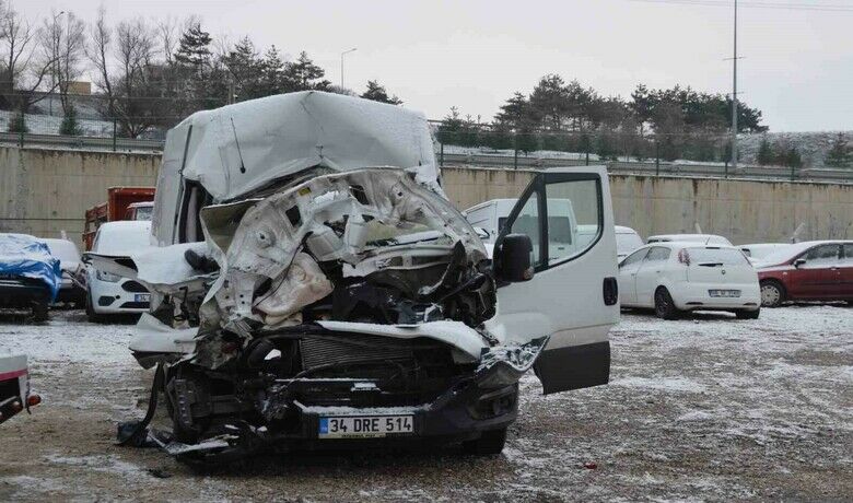 Samsun’da feci kaza:Anne-kız öldü, baba-oğul yaralı - Samsun’un Havza ilçesinde meydana gelen trafik kazasında anne ile kızı hayatını kaybetti, baba ile oğlu yaralandı.